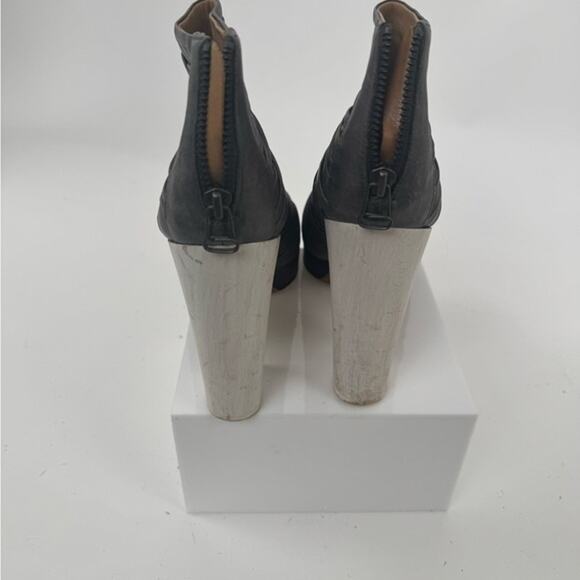 VPL by LD Tuttle Size 40.5 gathered leather gray heels with white heels - Picture 5 of 9